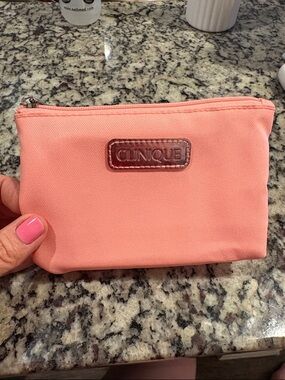 FREE in any bundle NWOT Clinique Coral-Pink Zip Cosmetic Pouch